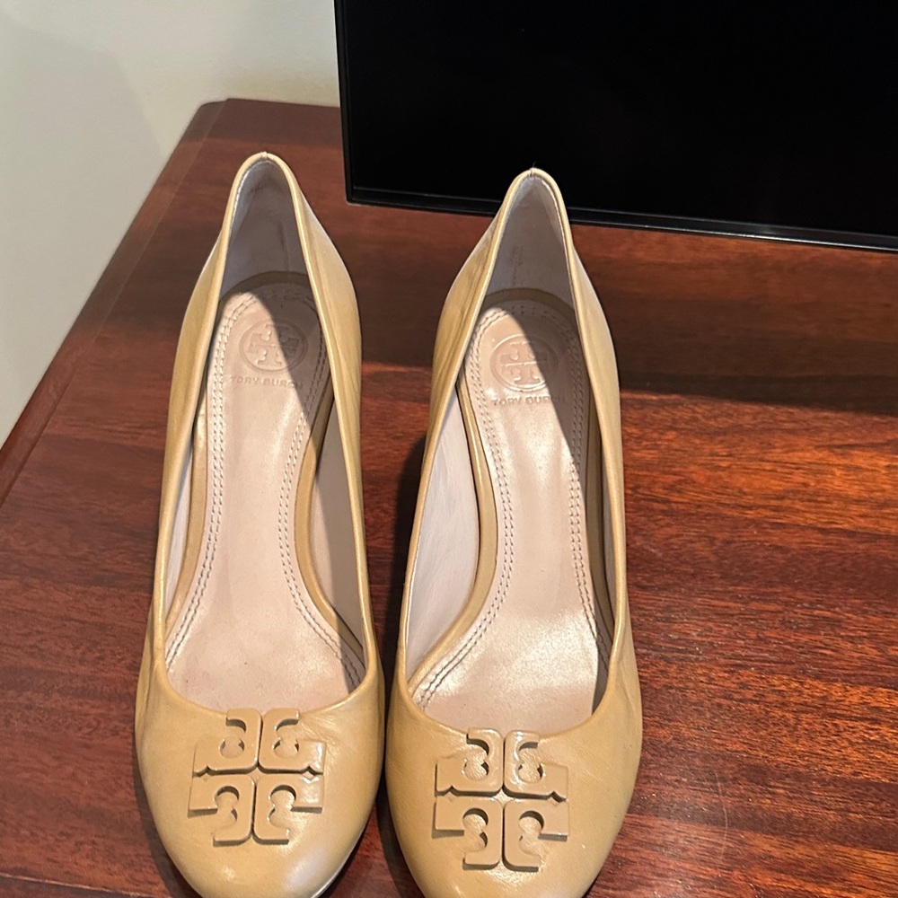 Tory Burch Camel Leather Heels